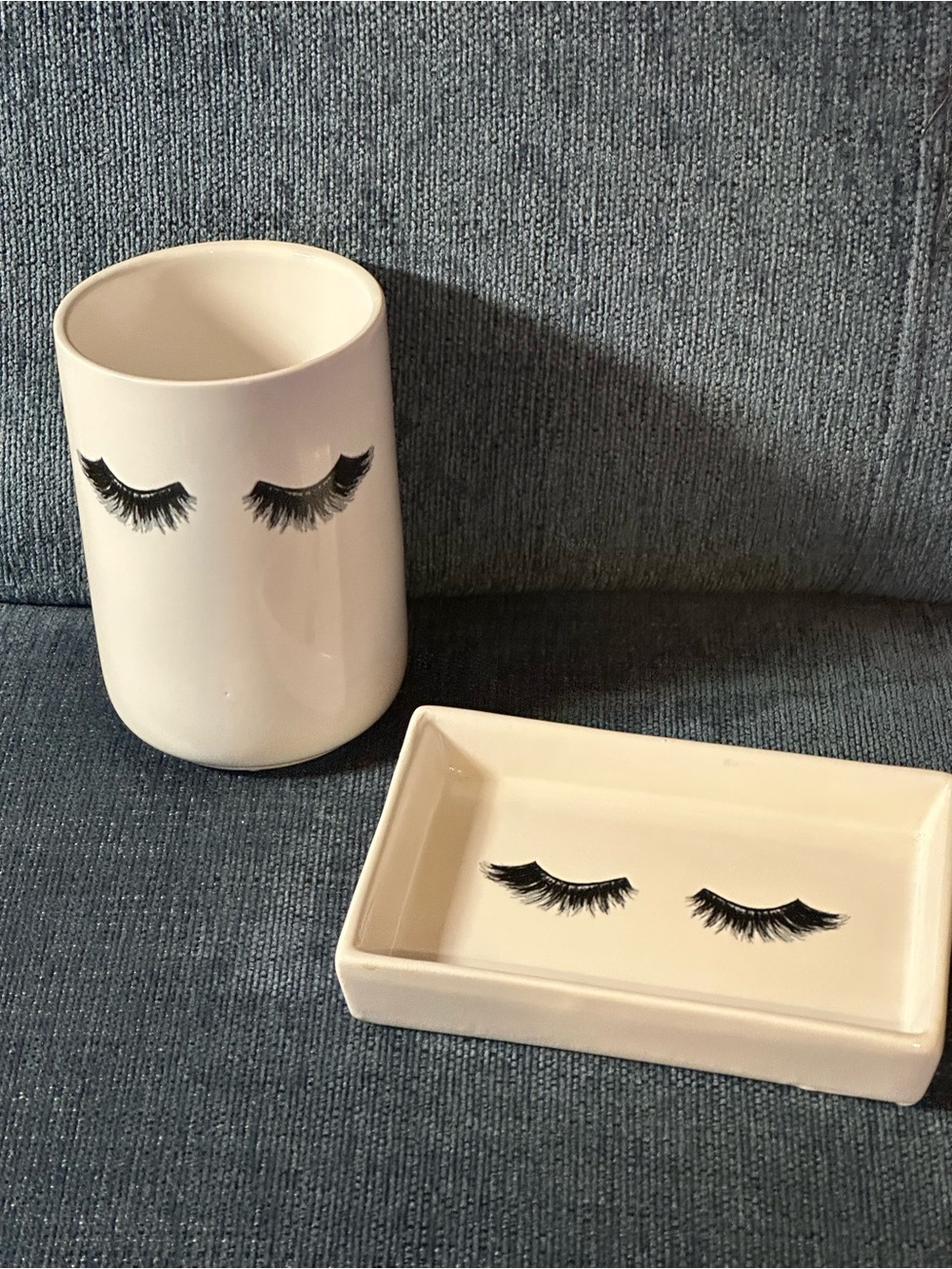 Makeup Brush Holder and Tray with Eyelash design